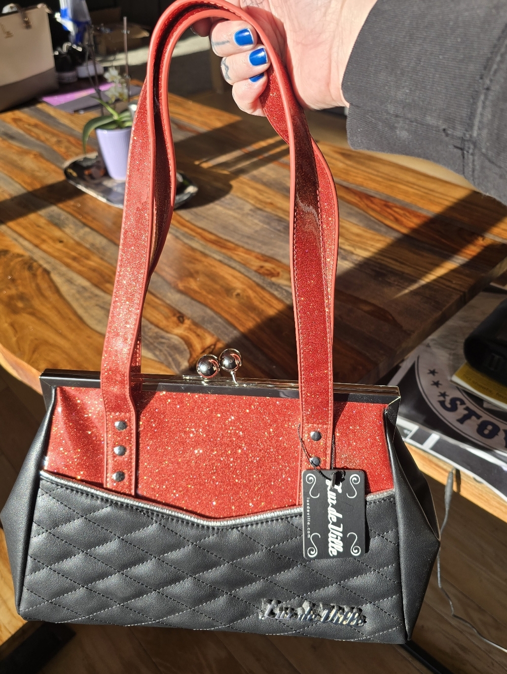 Brand New! Glittery Coral Lux De Ville Silver Clasp Retro/Vintage Inspo Hand Bag - Picture 9 of 12